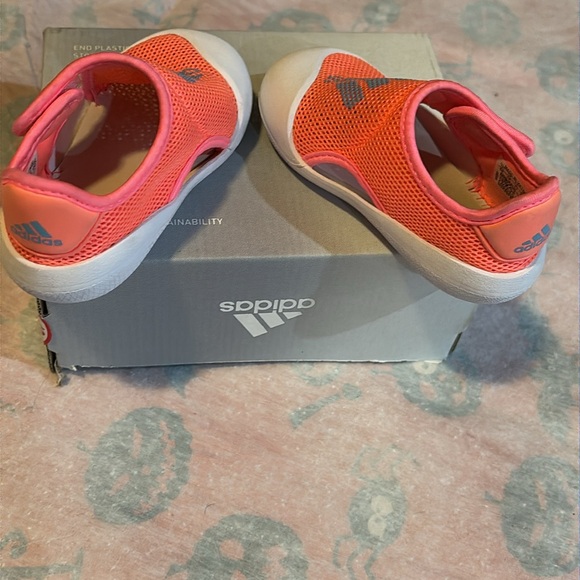 Adidas - Picture 4 of 9